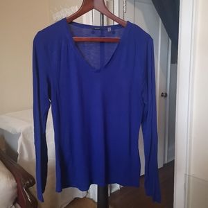 3/$20 Tahari long sleeve v-neck sweater/top